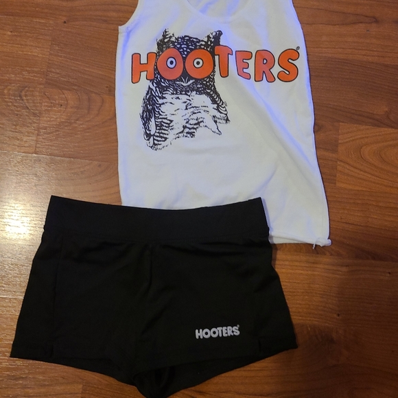 Hooters uniform xs top and xxs shorts - Picture 7 of 10